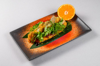 Камбала с зеленью