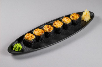 Запеченный ролл с лососем и угрем